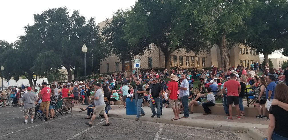 Funtastic Fourth Crowd